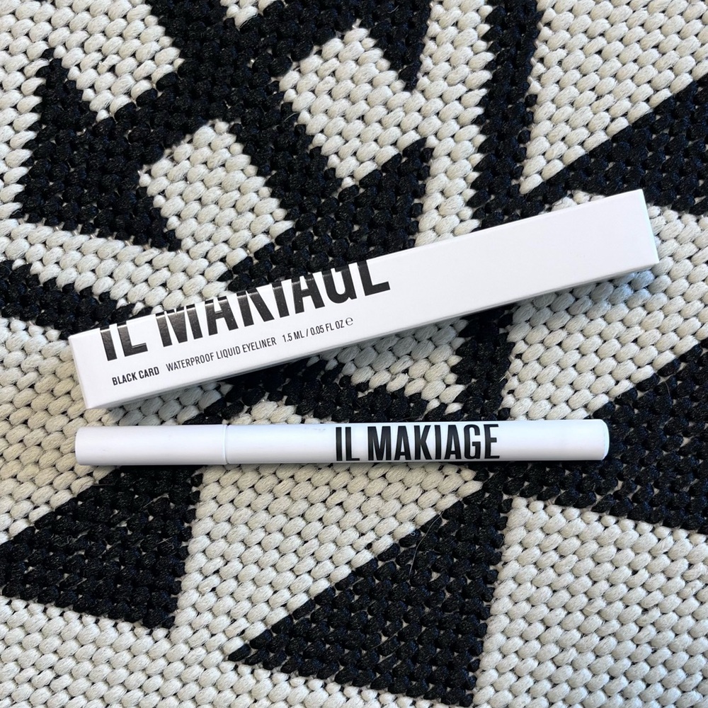 Il Makiage Black Card Liquid Ultra Black Waterproof Eyeliner - Picture 3 of 5